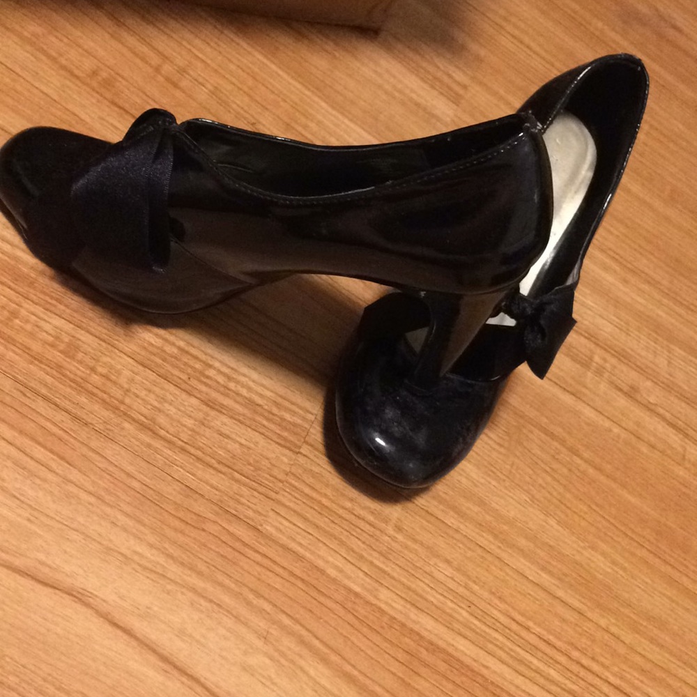 Shiny, black, high heels, Ann Marino